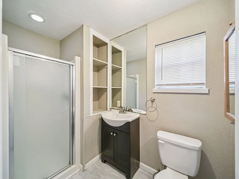 4218 S Rockford Ave #B — Photo 6