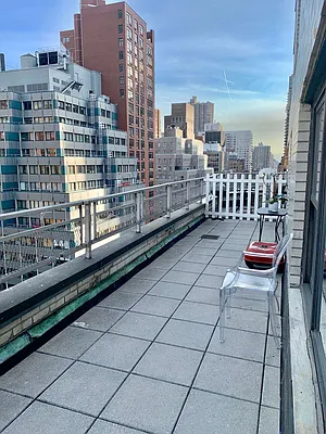 Rented by Manhattan Apartment Organization | media 124