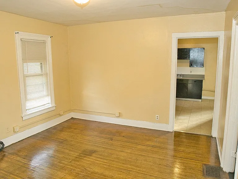 865 Clifford Ave — Photo 9
