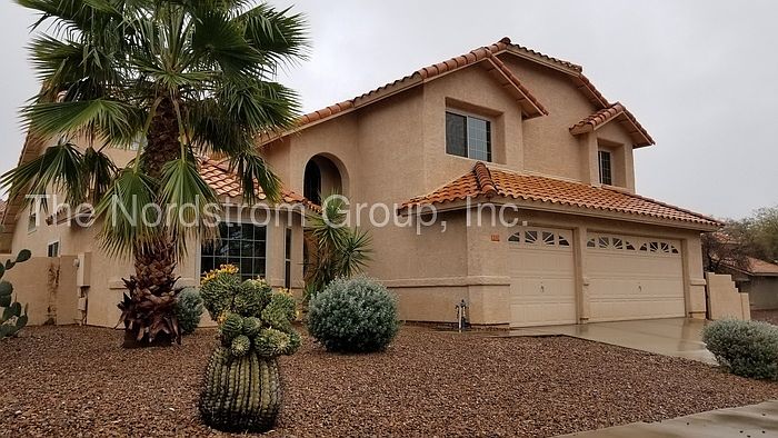 1st image of 1121 W Graythorn Pl
