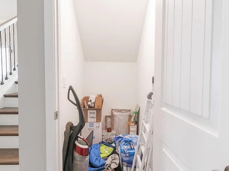 1055 Crisp Spring Dr — Photo 25