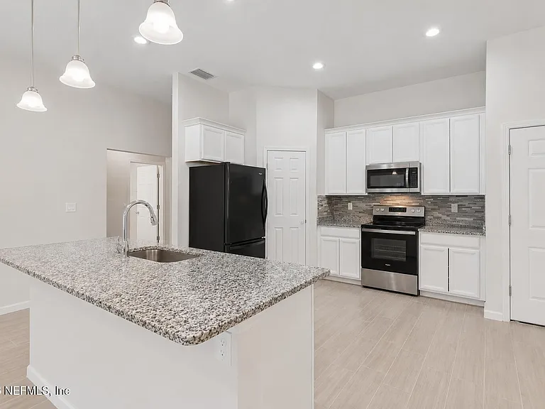 6117 Patriots Landing Ln — Photo 8