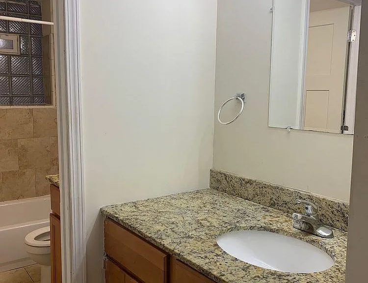 2513 N Southport Ave #GF — Photo 16