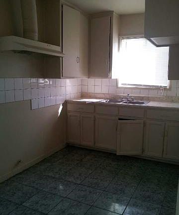 3rd image of 11425 S Figueroa St APT 8