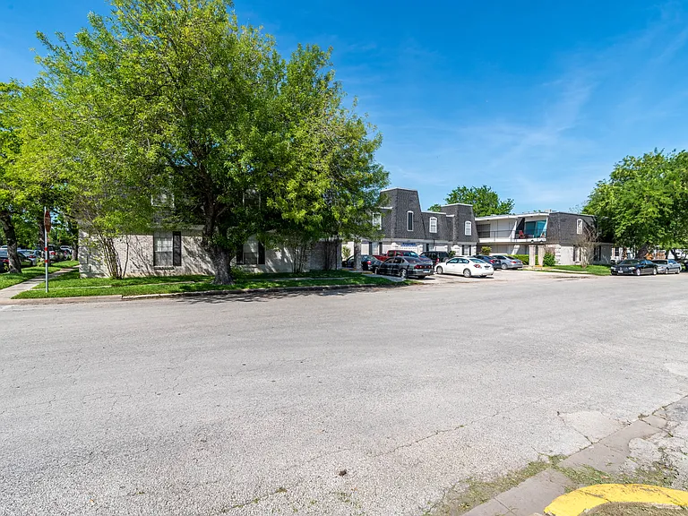 203 E Bowie St #11 — Photo 12