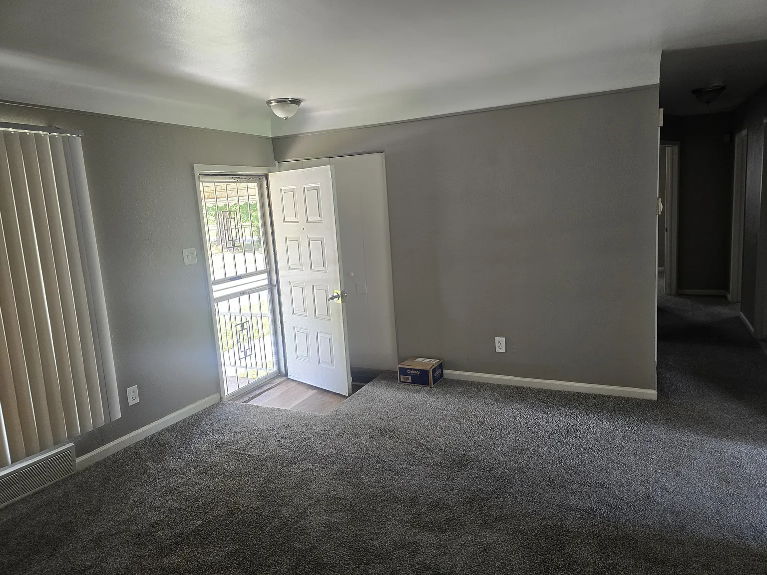 3 bed, 1000 sqft, $1,700 — Photo 4