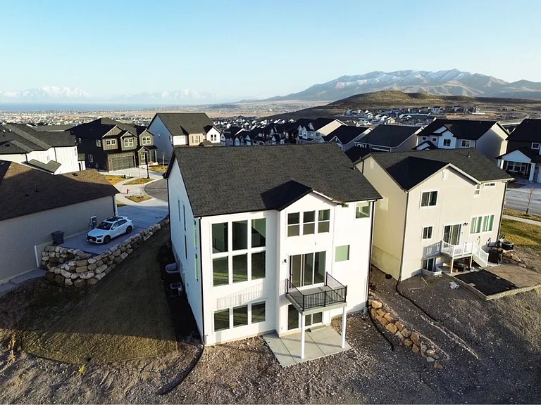 1482 W Russo Dr — Photo 33