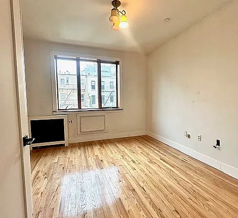 2nd image of 527 Leonard St APT 2