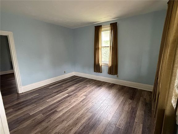 5th image of 511 Oakhill Ave