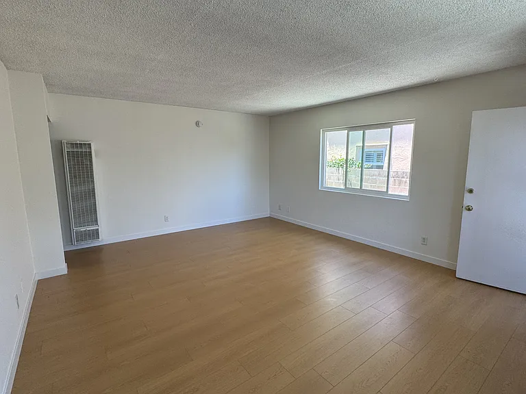 Spacious living room