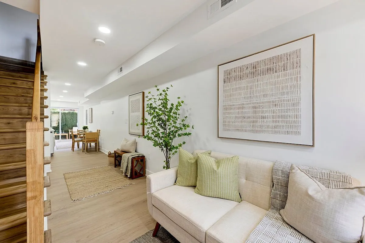2 bed, 2.0 bath, 1000 sqft, $2,400 — Photo 4