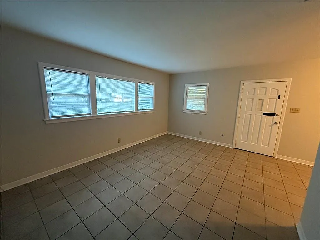 4 bed, 1.5 bath, 1625 sqft, $1,250 — Photo 3