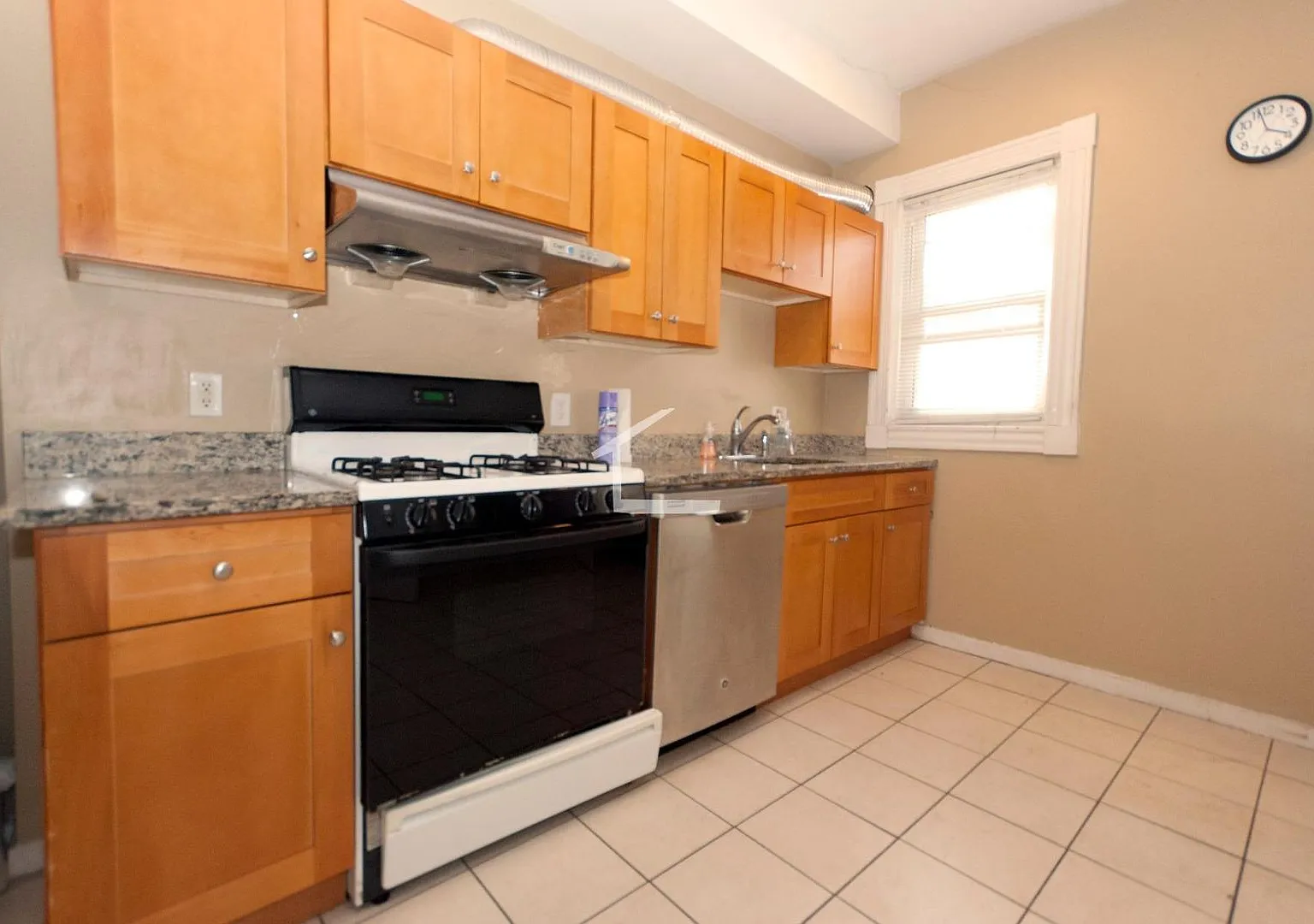 Massive 5 bed 2 bed in Lower Allston... Well Priced! — Photo 1