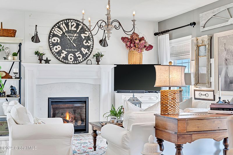 4th image of 88 Beacon Street