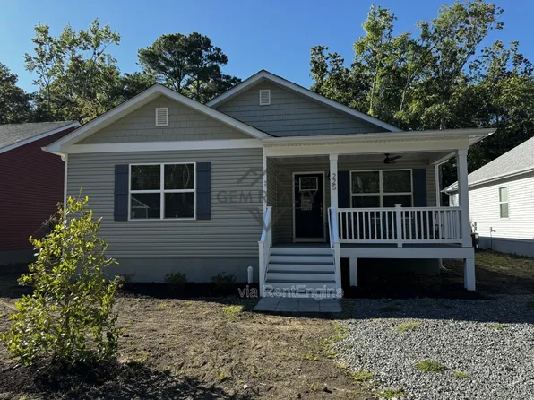 225 9th St, Colonial Beach, VA 22443