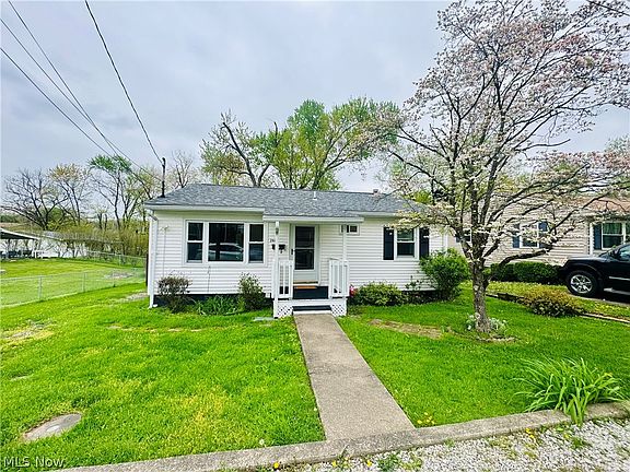 3rd image of 2414 Cherry Ave
