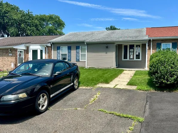 5736 W Cavalier Ct, Bensalem, PA 19020