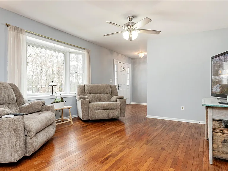 8953 Treesdale Dr — Photo 10