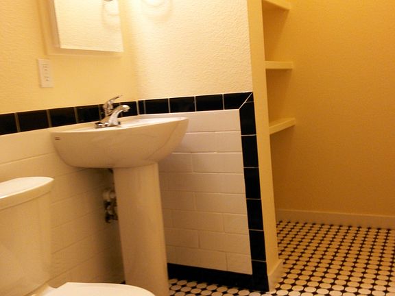5th image of 2315 E 12th Ave #359