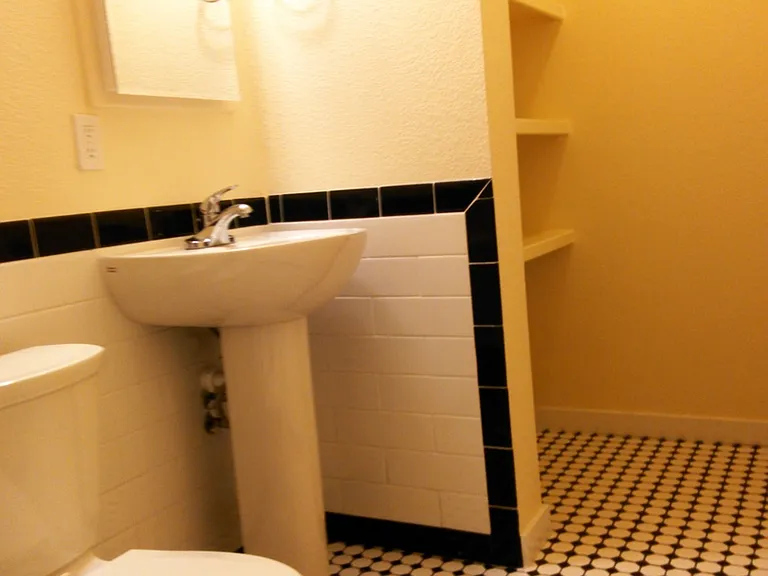 The most Beautiful Renovated Apartments - 1 block form Botanical Gardens — Photo 4