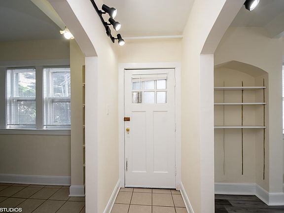 2nd image of 5316 N Bowmanville Ave #1R