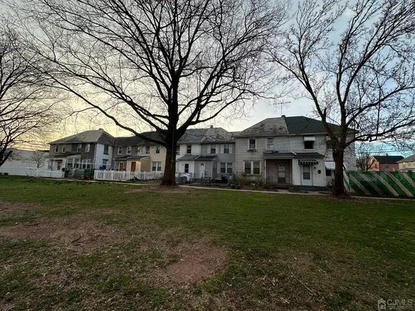 21 Langley Pl, New Brunswick, NJ 08901