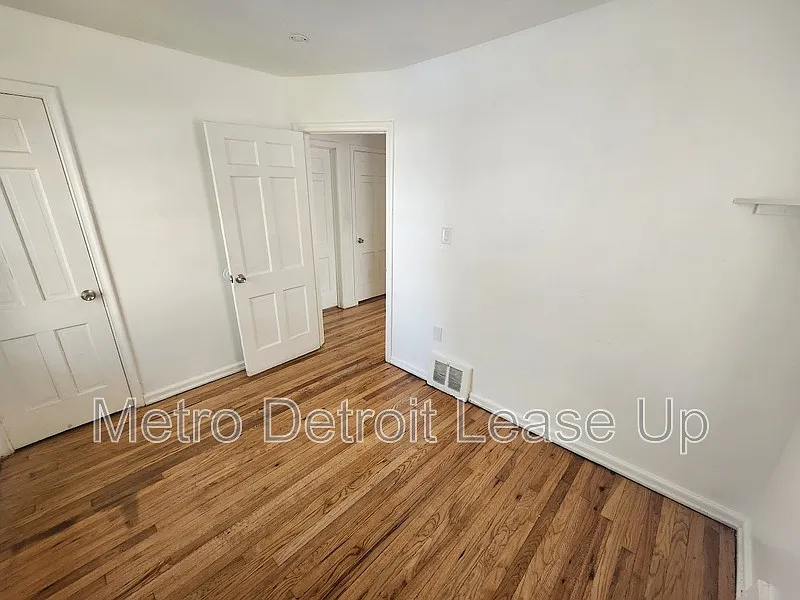 3 bed, 1.0 bath, $1,350 — Photo 4