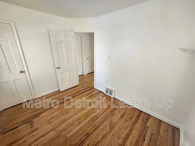20110 Northlawn St #20110 — Photo 4