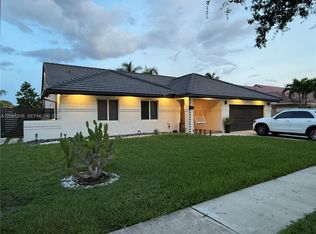 1035 NW 164th Ave, Pembroke Pines, FL 33028