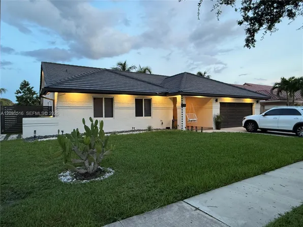 1035 NW 164th Ave, Pembroke Pines, FL 33028