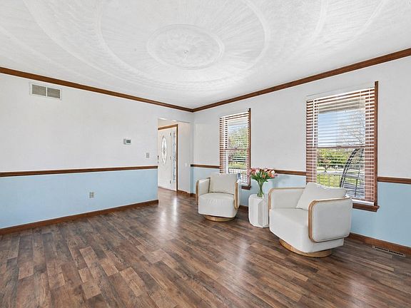 4th image of 1000 Chinaberry Ct