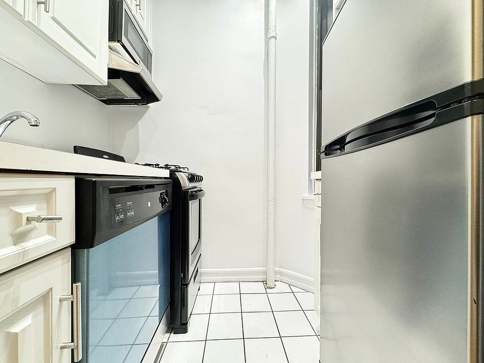 2nd image of 240 E 83rd St APT 2A