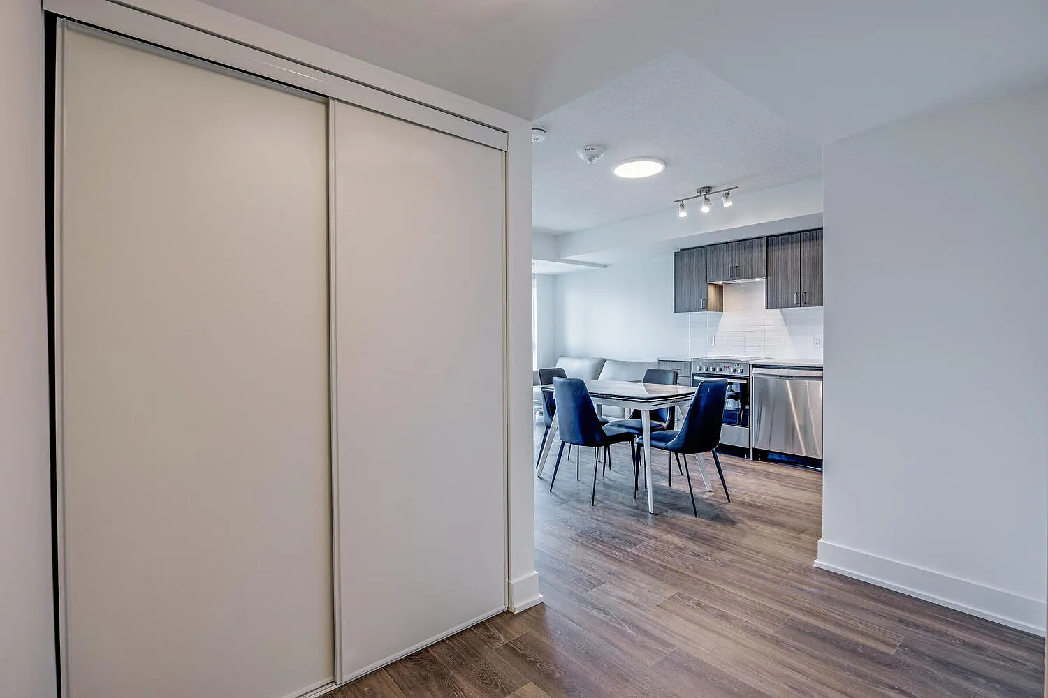 70 George Butchart Drive Toronto — Photo 4