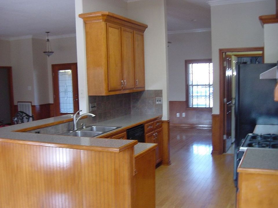 1st image of 2513 Quaker Dr W