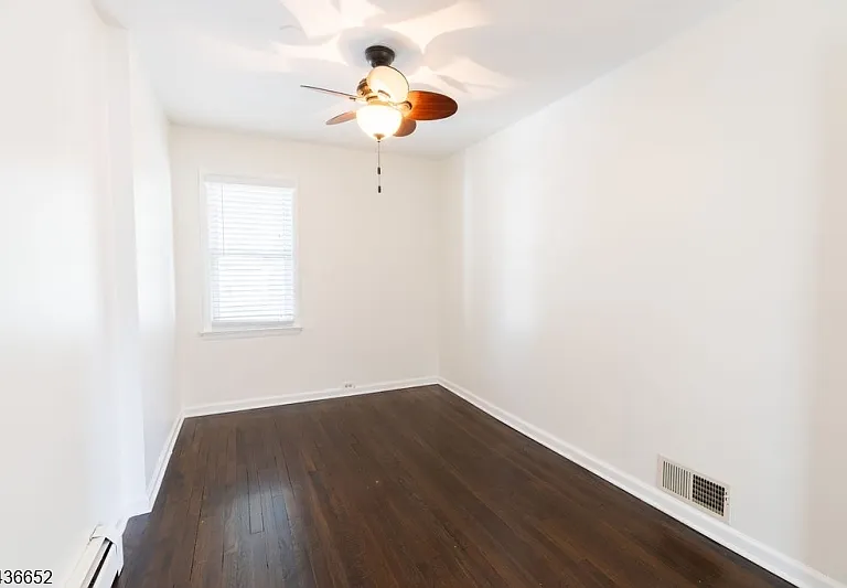 210 Globe Ave — Photo 11