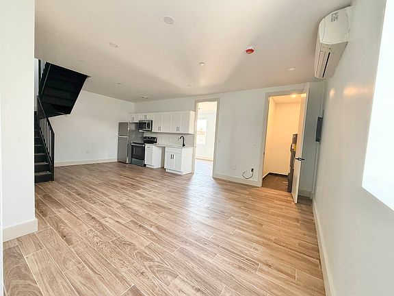 5th image of 452 E 26th St #4B