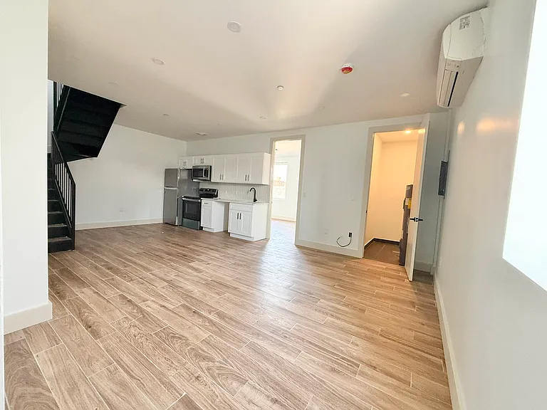 452 E 26th St #4B — Photo 5