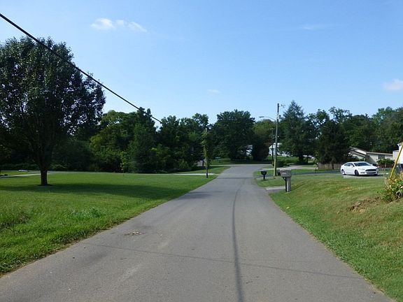 4th image of 2538 Kenilworth Ln