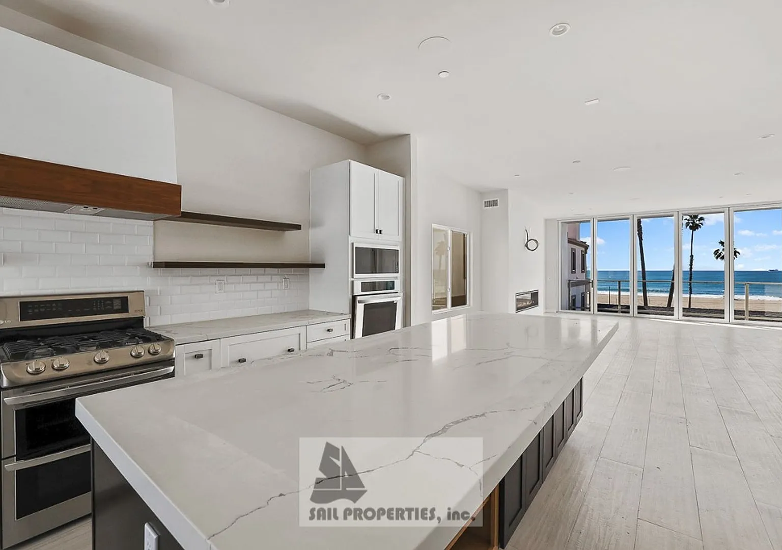 Discover a thoughtfully updated 2bedroom, 4bath duplex in Huntington Beach offering ocean views a... — Photo 1