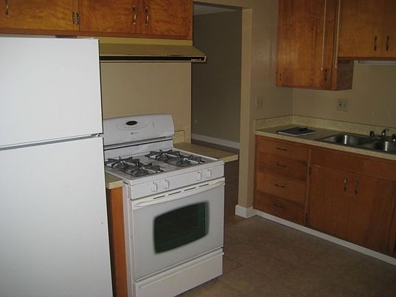 4th image of 1409-11 Buckeye Ct