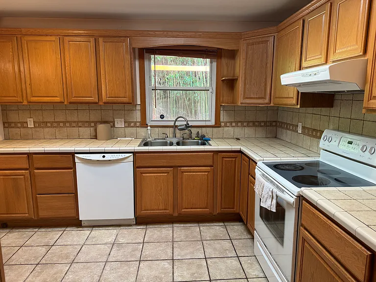 120 Burban Dr — Photo 23