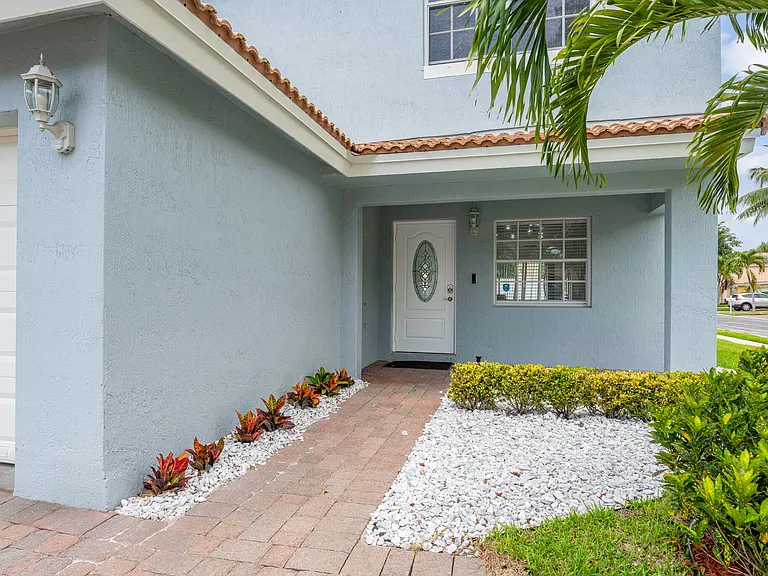 3460 Commodore Ct — Photo 3