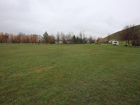 2nd image of 7 Pierce Ln