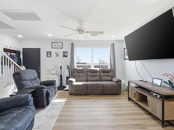 4th image of 406 Oak Hill Cir