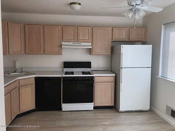 3rd image of 248 Mason Blvd