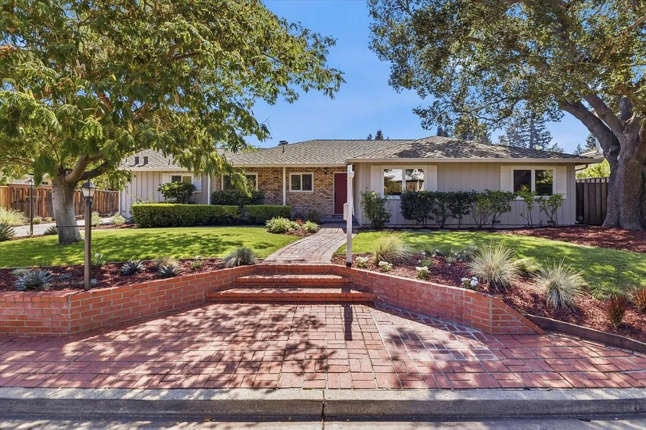 3 bed, 2.5 bath, 1970 sqft, $9,500 — Photo 1