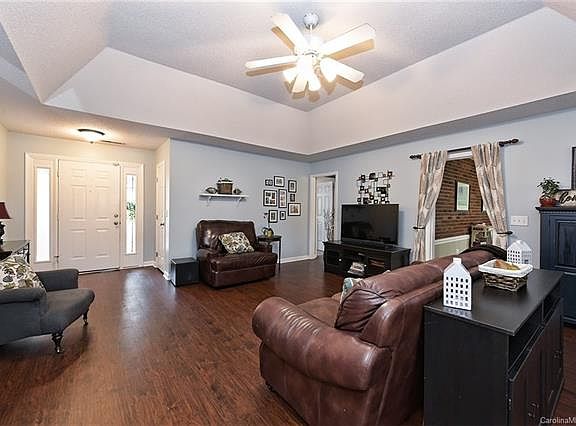 4th image of 7993 King Arthurs Ct