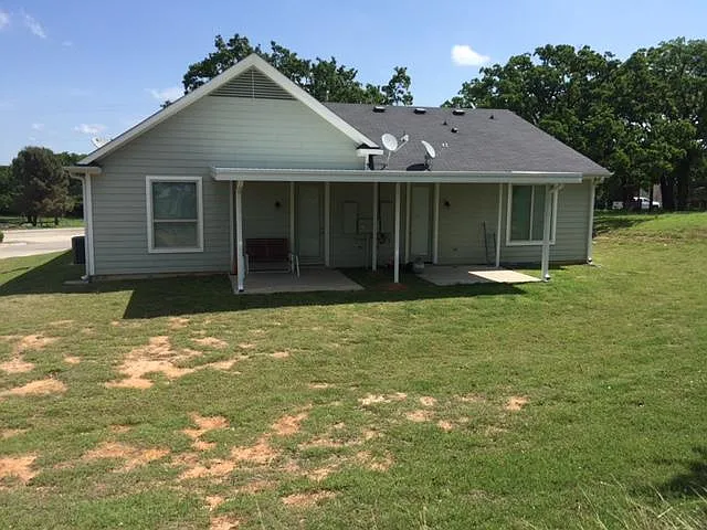 1507 Back covered patio, left unit
