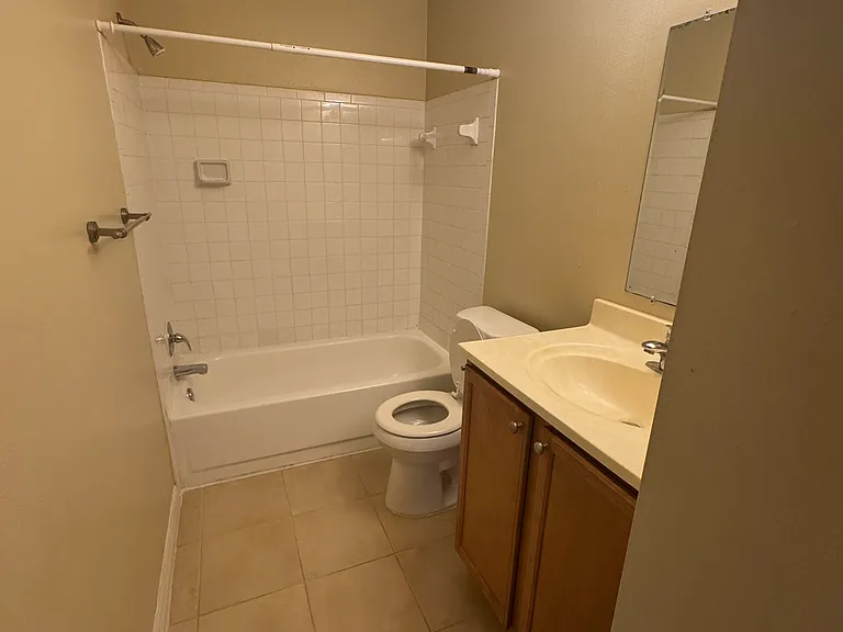 314 Lake Parsons Grn #201 — Photo 8