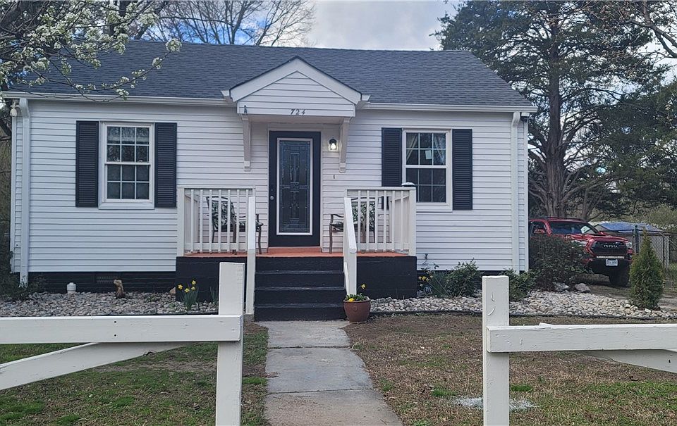 1st image of 724 Yorkshire Dr